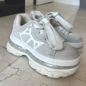 White naked wolf sneakers shoes tenis zapatos blancos lindos altos grandes